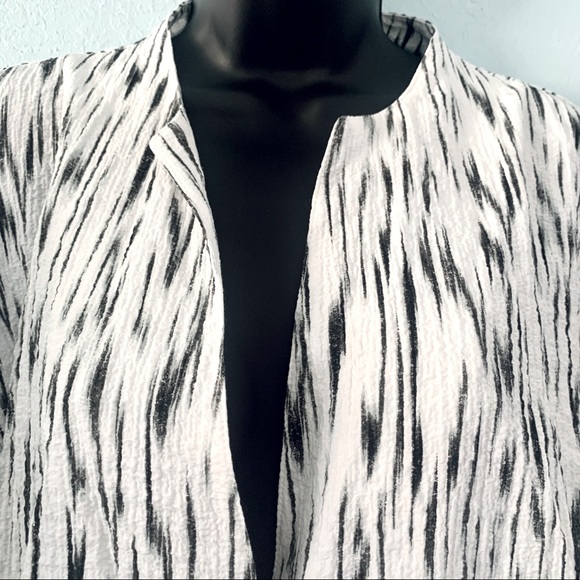 JM Collection Black & White Print Crinkle Texture Lightweight Jacket Size Large - Picture 2 of 12